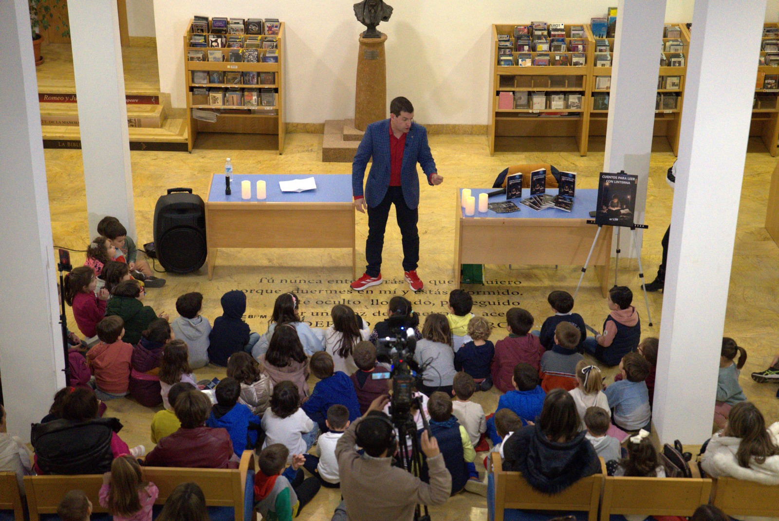 Presentación y cuentacuentos del libro Cuentos para leer con linterna PepeLu